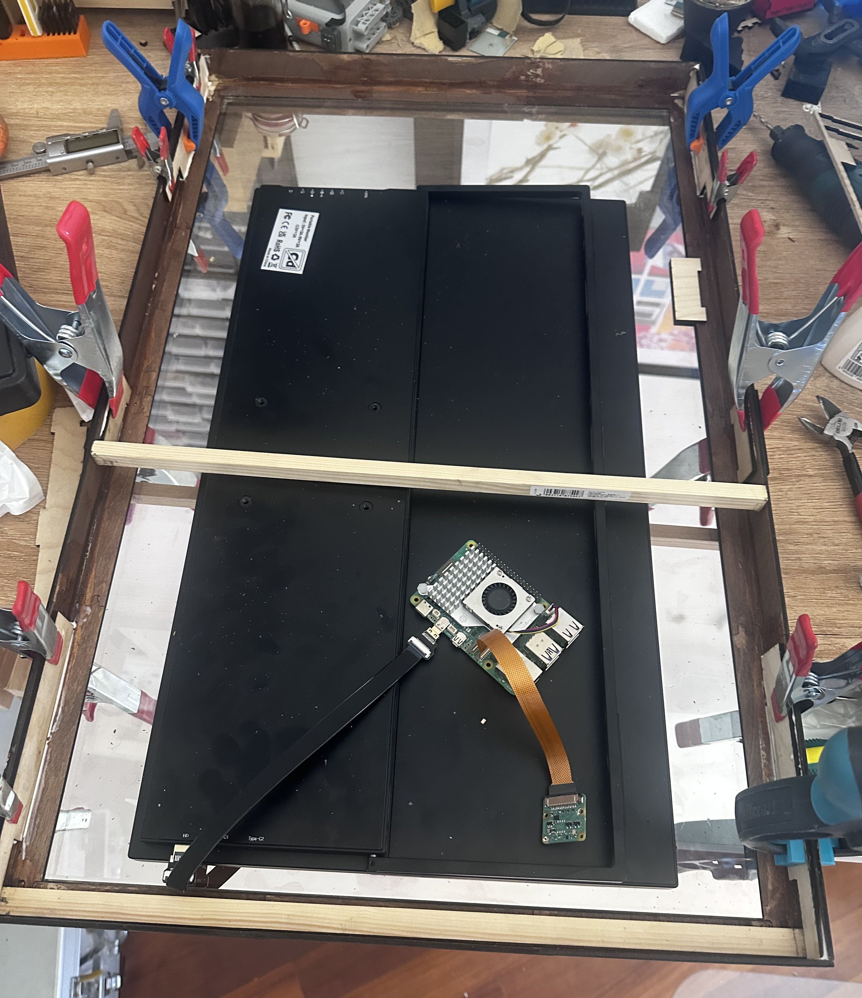 Screen positioning with battens